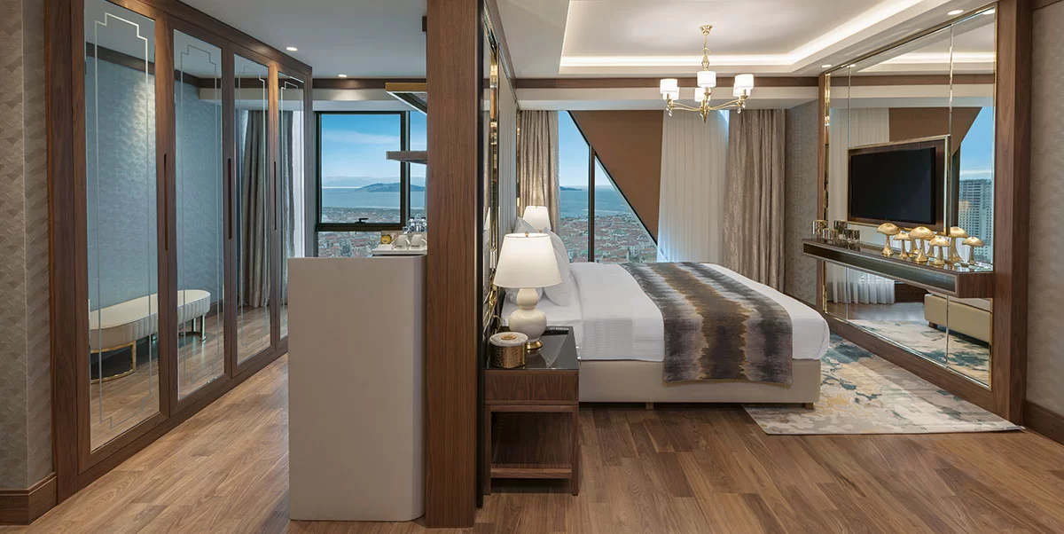 KRAL SÜİTİ, BÜYÜK YATAKLI, DENİZ MANZARALI