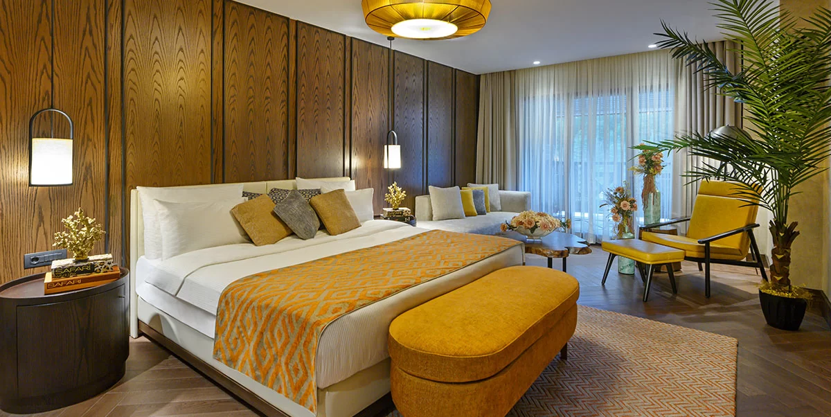 KRAL SÜİTİ, BÜYÜK YATAKLI, ORMAN MANZARALI 