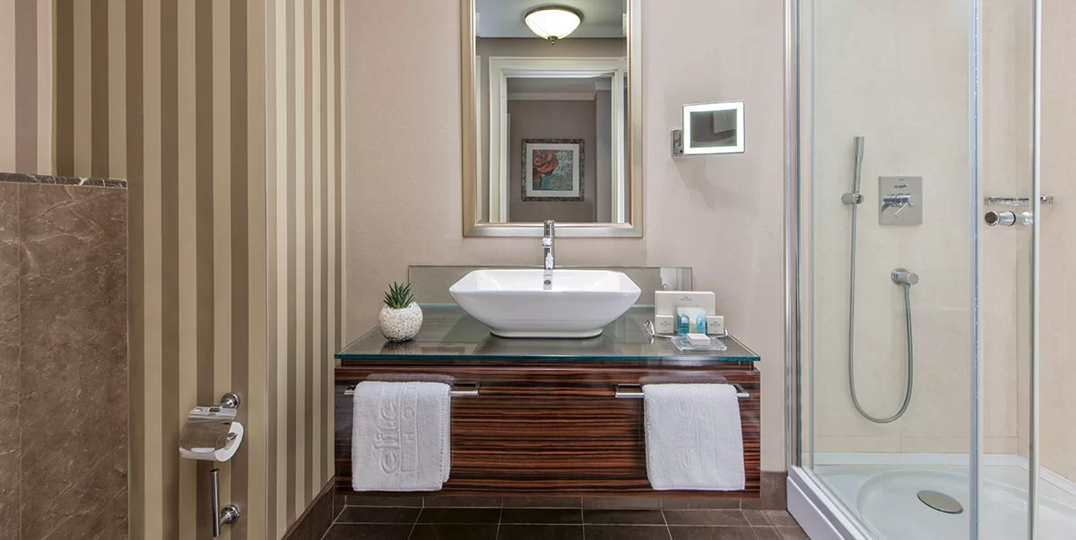 CORNER ODA, BÜYÜK YATAKLI 