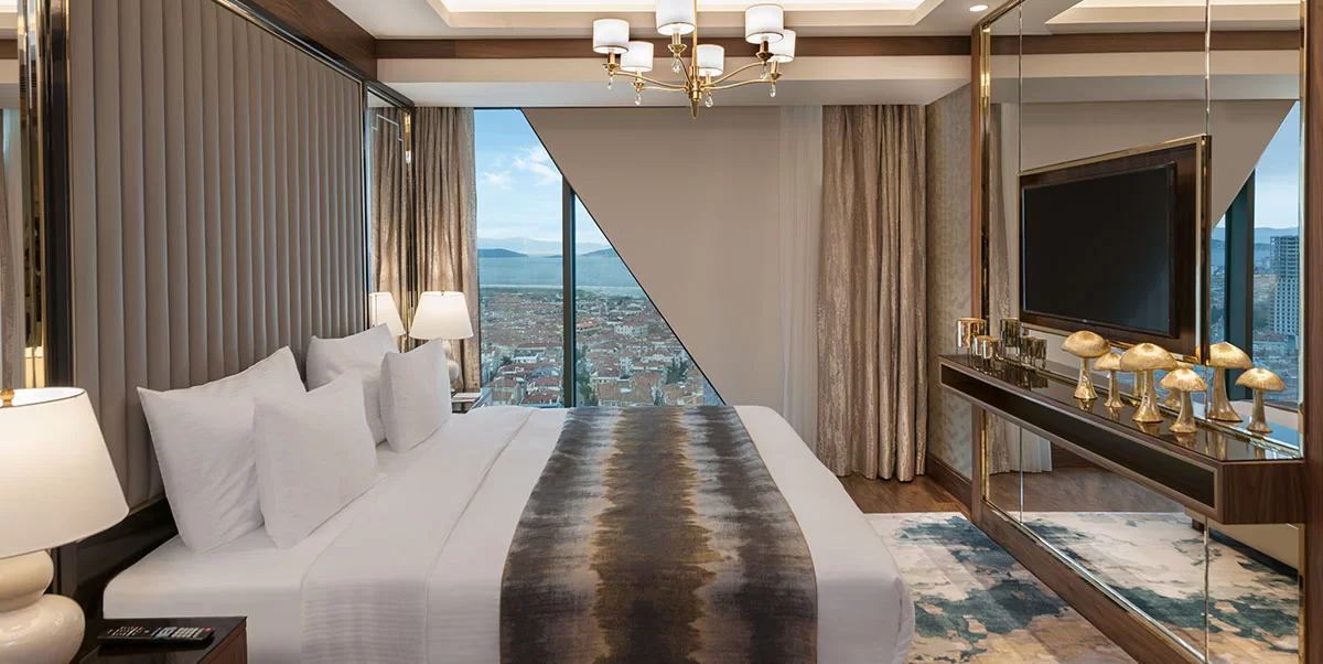 KRAL SÜİTİ, BÜYÜK YATAKLI, DENİZ MANZARALI