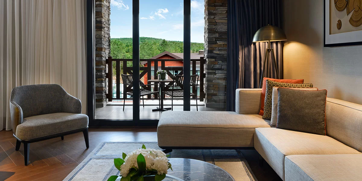 COMFORT SÜİT, BÜYÜK YATAKLI, ORMAN VE BİYOLOJİK GÖLET MANZARALI 