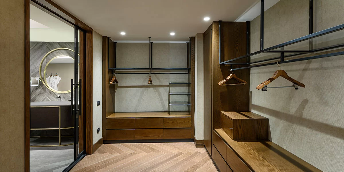 KRAL SÜİTİ, BÜYÜK YATAKLI, ORMAN MANZARALI 