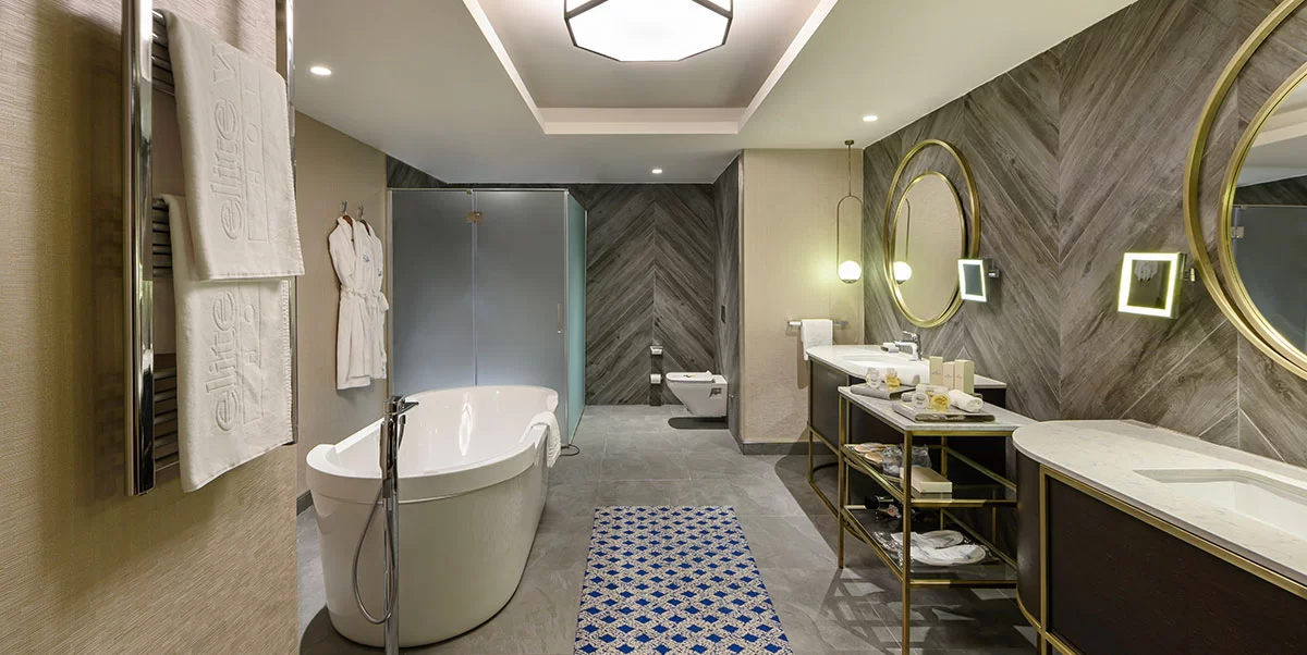 KRAL SÜİTİ, BÜYÜK YATAKLI, ORMAN MANZARALI 