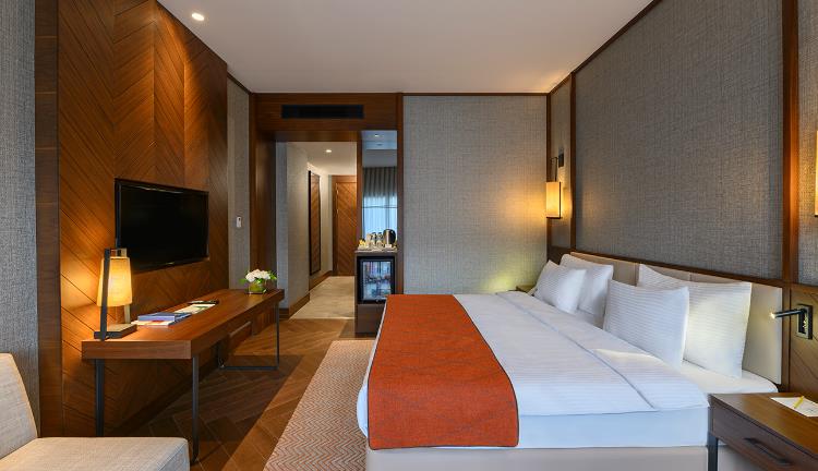 DELUXE ODA, BÜYÜK YATAKLI, AVLU MANZARALI 