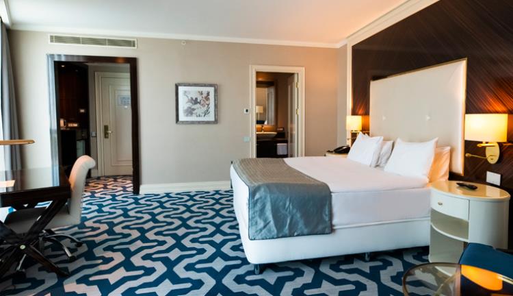 JUNIOR SÜİT, BÜYÜK YATAKLI 