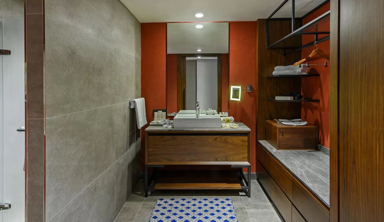 DELUXE ODA, BÜYÜK YATAKLI, ORMAN VE BİYOLOJİK GÖLET MANZARALI 