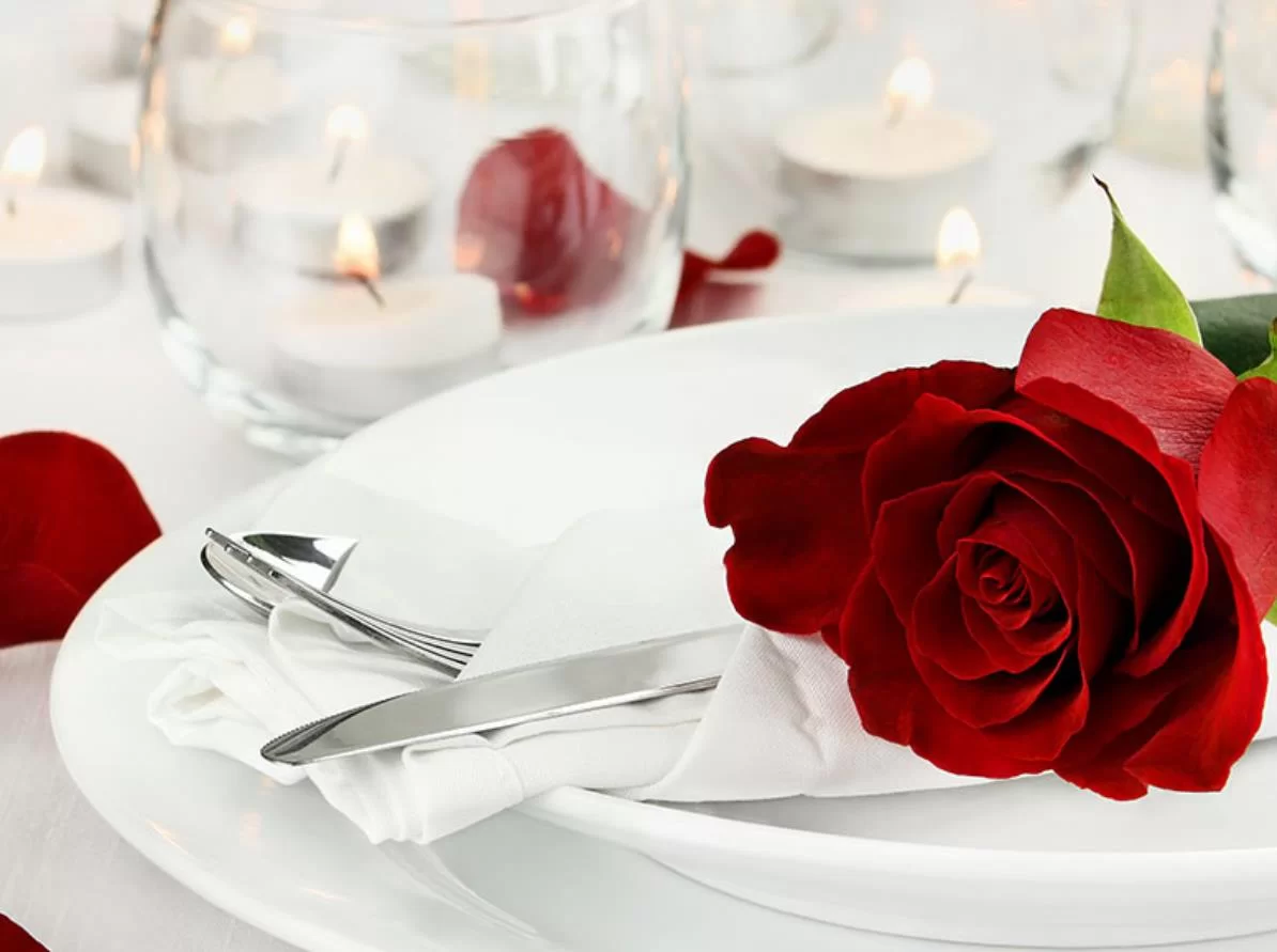 عشاء مجاني للعروس والعريس في الذكرى السنوية الأولى