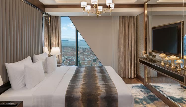 KRAL SÜİTİ, BÜYÜK YATAKLI, DENİZ MANZARALI