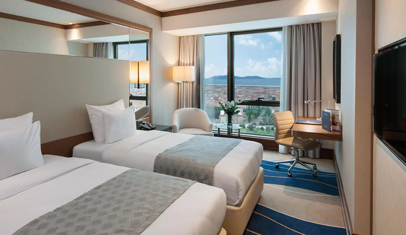 DELUXE ODA,  2 ADET TEK KİŞİLİK YATAKLI, DENİZ MANZARALI