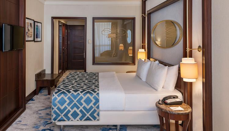 SUPERIOR ROOM WITH QUEEN SIZE BED