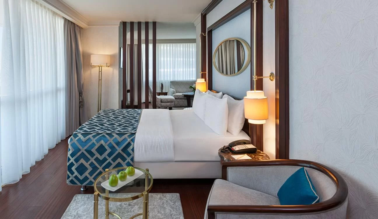 JUNIOR SÜİT, BÜYÜK YATAKLI