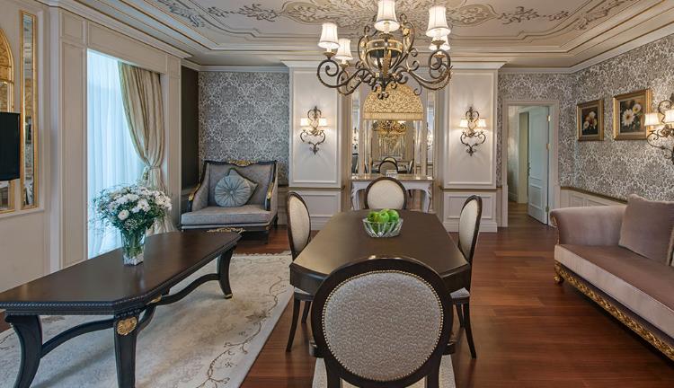 KRAL SÜİTİ, BÜYÜK YATAKLI