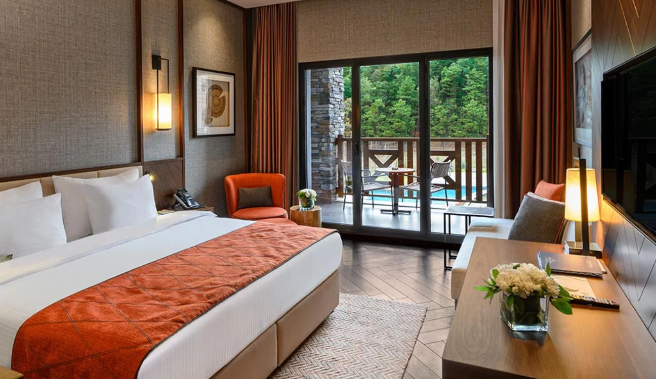 DELUXE ODA, BÜYÜK YATAKLI, ORMAN VE BİYOLOJİK GÖLET MANZARALI 