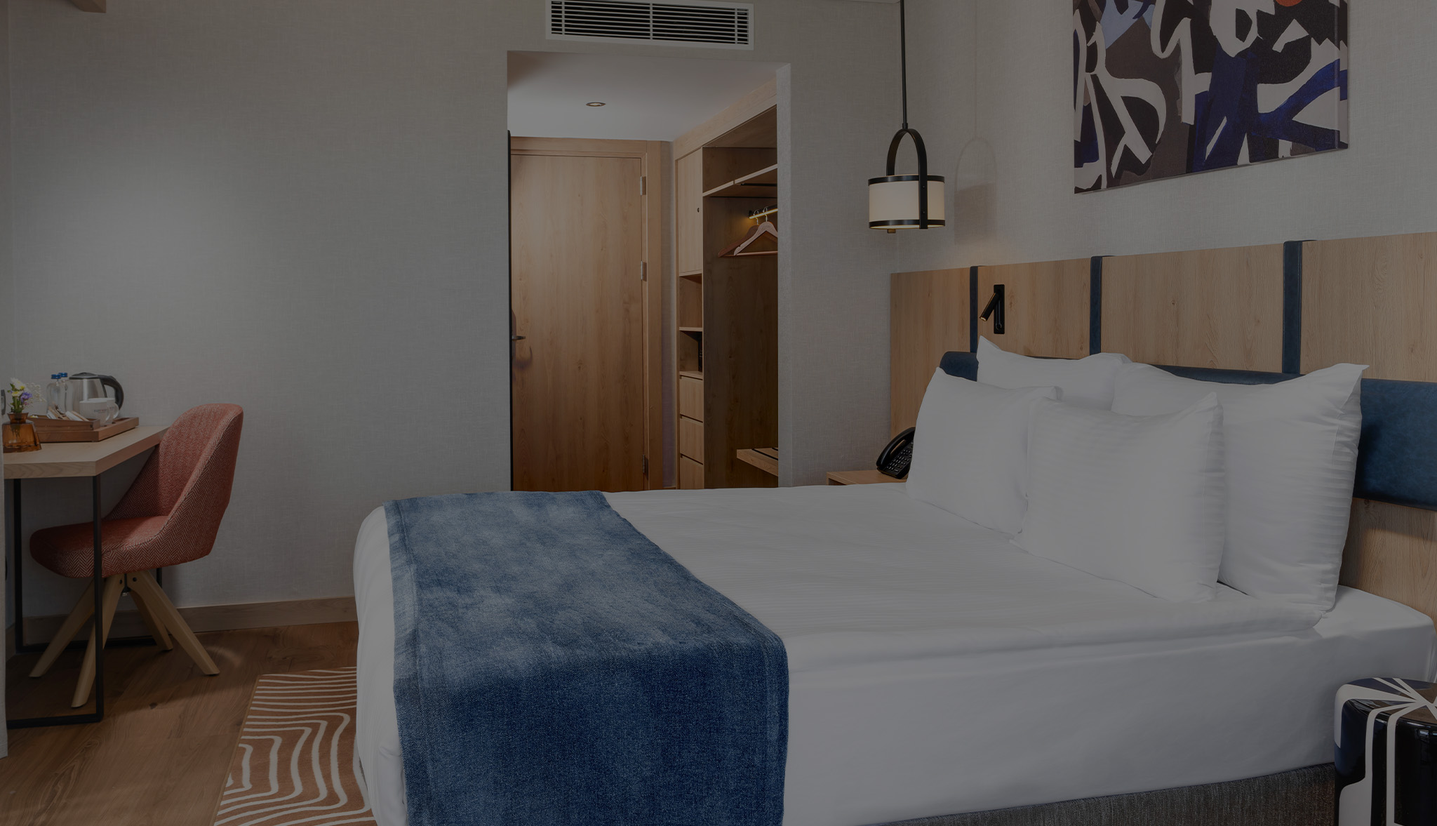 TRENDY ODA, BÜYÜK YATAKLI, DENİZ MANZARALI