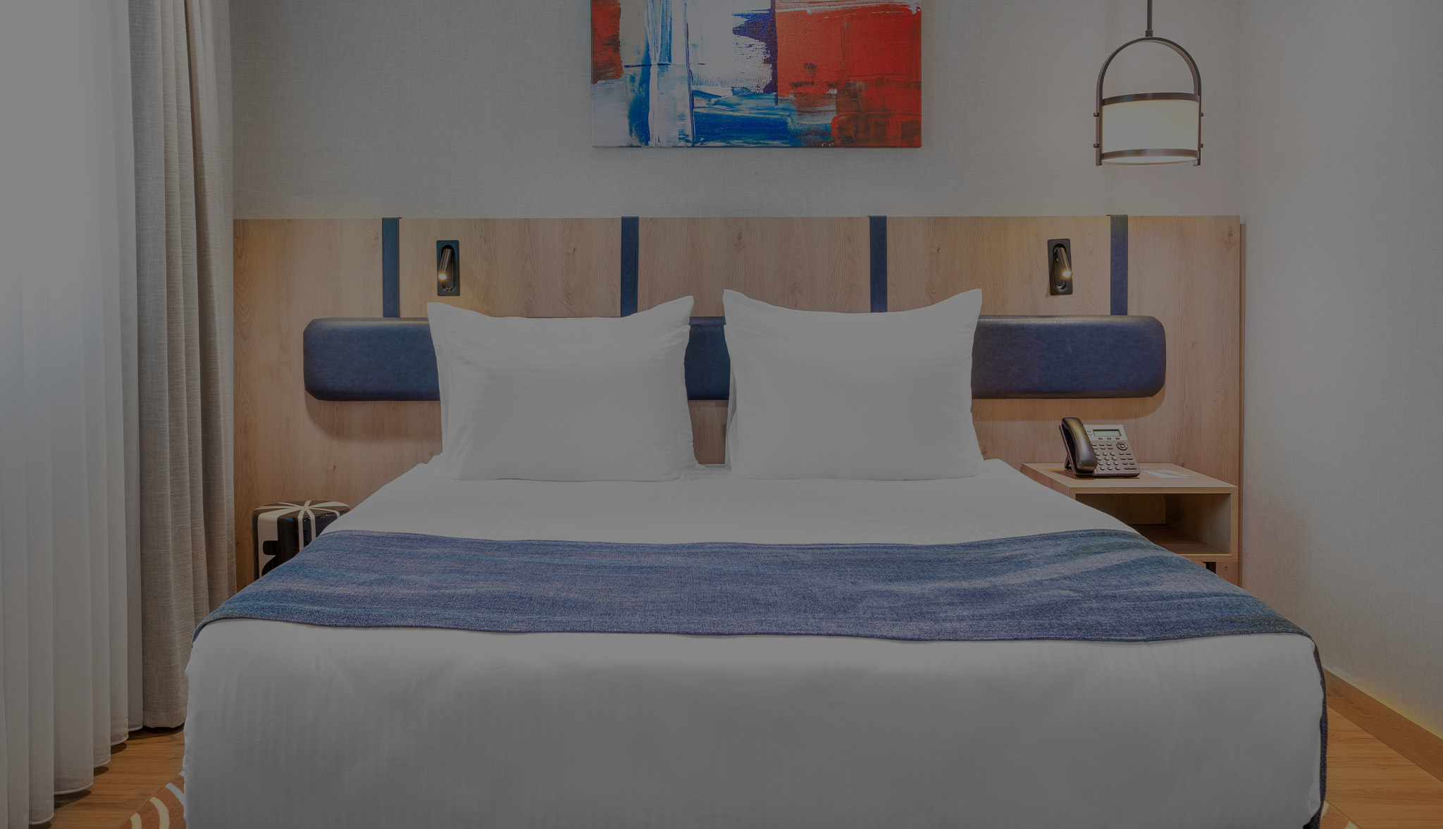 İKİ ODALI AİLE ODASI, BÜYÜK YATAKLI VE 2 ADET TEK KİŞİLİK YATAKLI