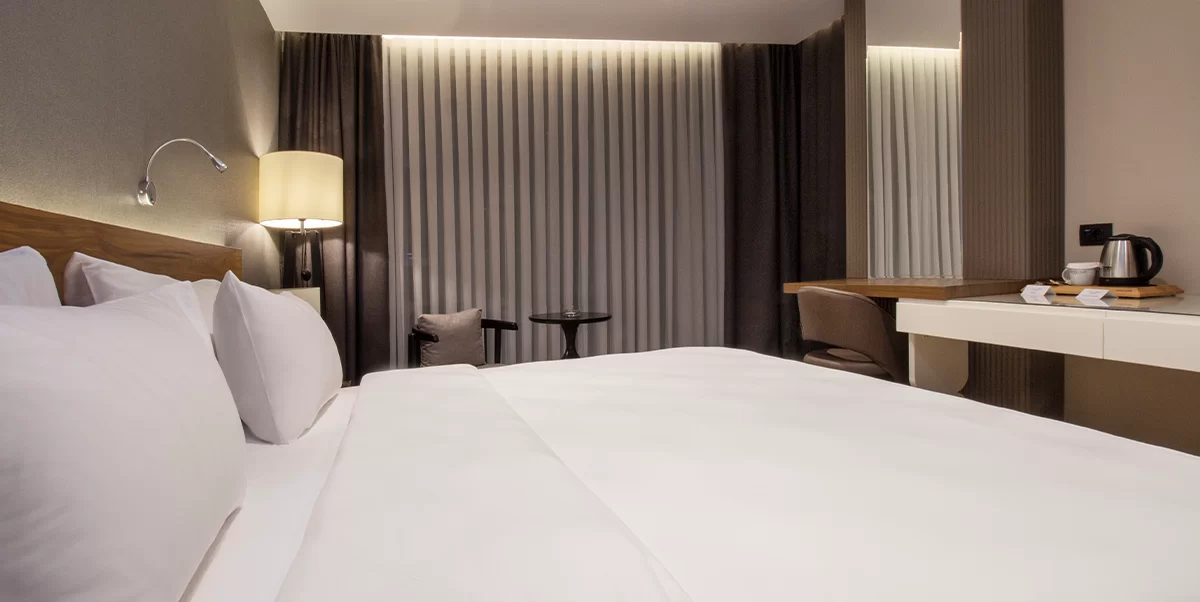 DELUXE ODA, BÜYÜK YATAKLI, DENİZ MANZARALI