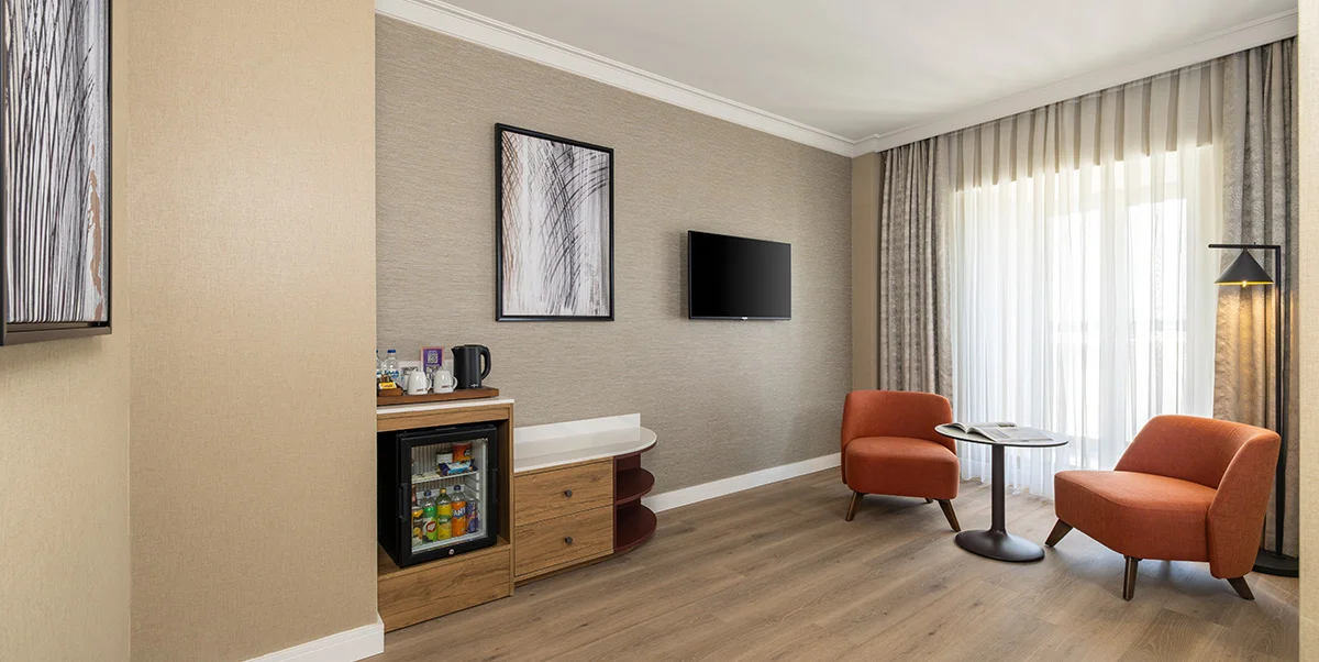 JUNIOR SÜİT, BÜYÜK YATAKLI