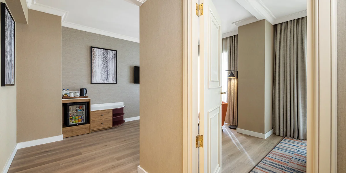 JUNIOR SÜİT, BÜYÜK YATAKLI