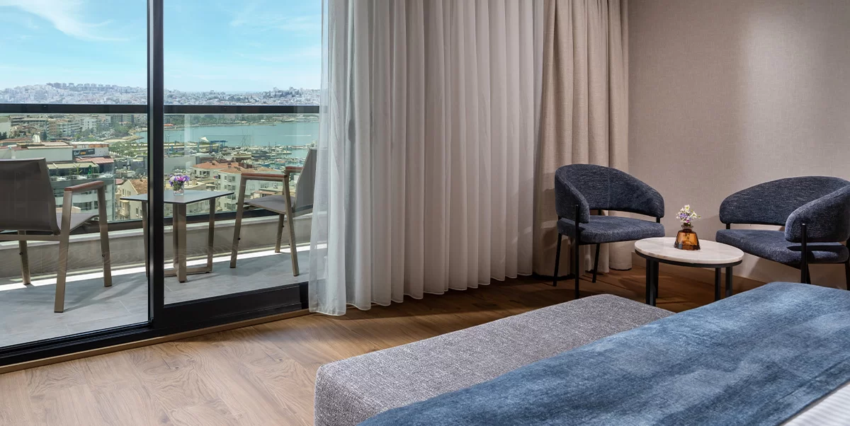 DELUXE ODA, BÜYÜK YATAKLI, DENİZ MANZARALI