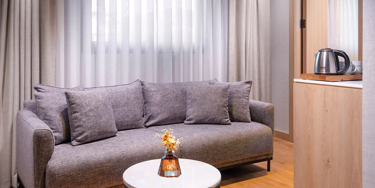 İKİ ODALI AİLE ODASI, BÜYÜK YATAKLI VE 2 ADET TEK KİŞİLİK YATAKLI