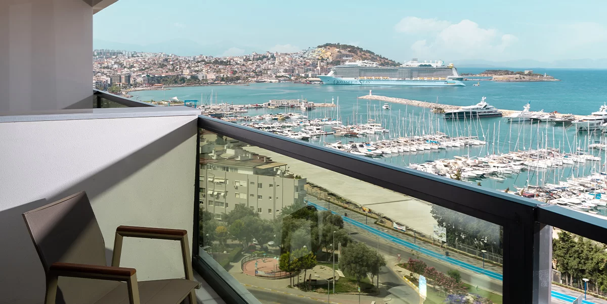 TRENDY ODA, BÜYÜK YATAKLI, DENİZ MANZARALI