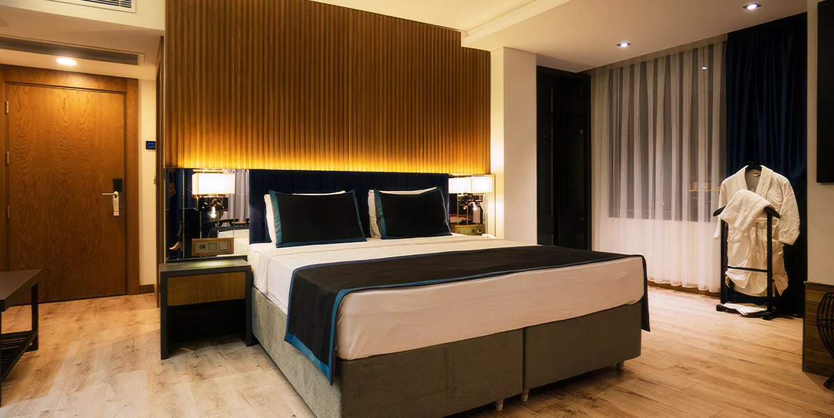 SUPERIOR ODA, BÜYÜK YATAKLI, KISMI DENİZ MANZARALI