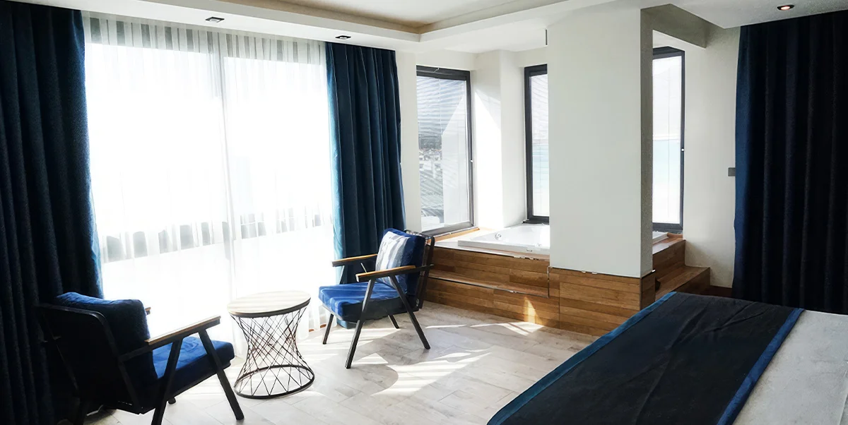DELUXE ODA, BÜYÜK YATAKLI, DENİZ MANZARALI