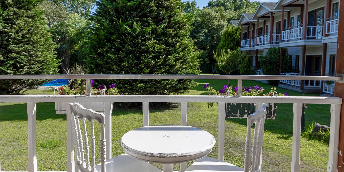 DELUXE ODA, 2 ADET TEK KİŞİLİK YATAKLI, BAHÇE MANZARALI