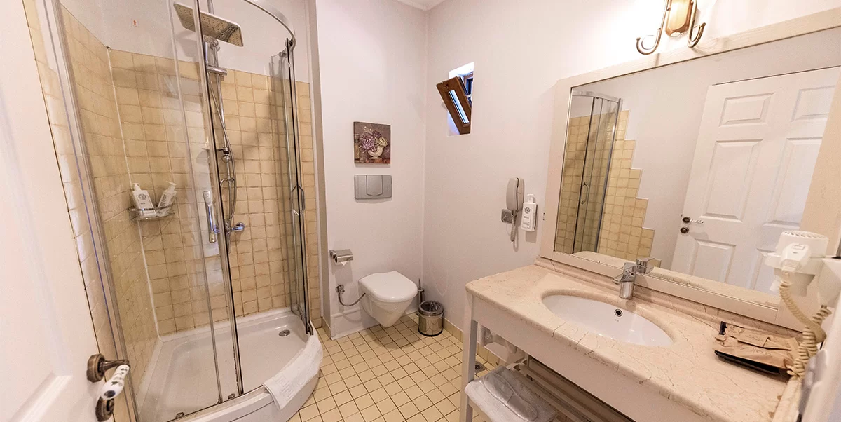 DELUXE ODA, BÜYÜK YATAKLI, BAHÇE MANZARALI