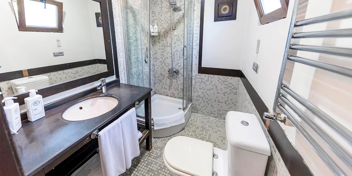 SUPERIOR ODA, BÜYÜK YATAKLI, BAHÇE MANZARALI