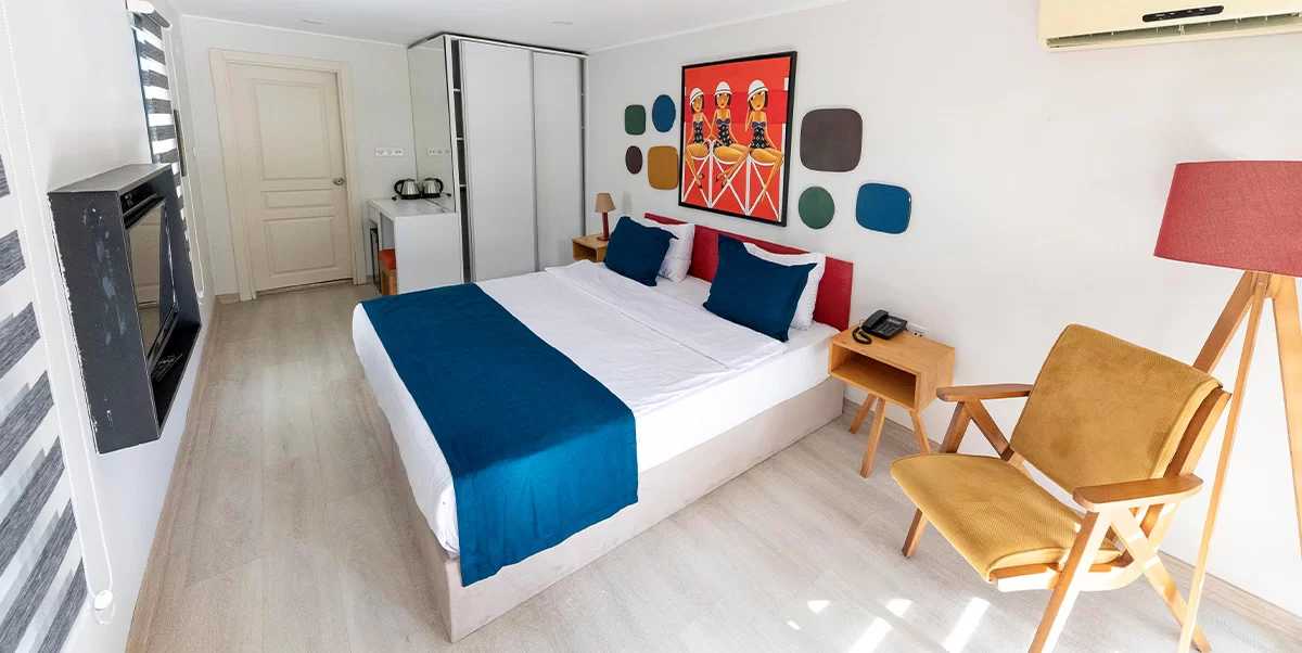 TRENDY ODA, BÜYÜK YATAKLI, BAHÇE MANZARALI