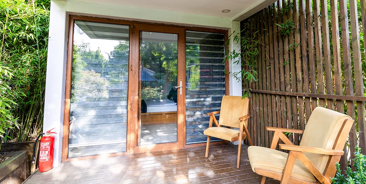 TRENDY ODA, BÜYÜK YATAKLI, BAHÇE MANZARALI